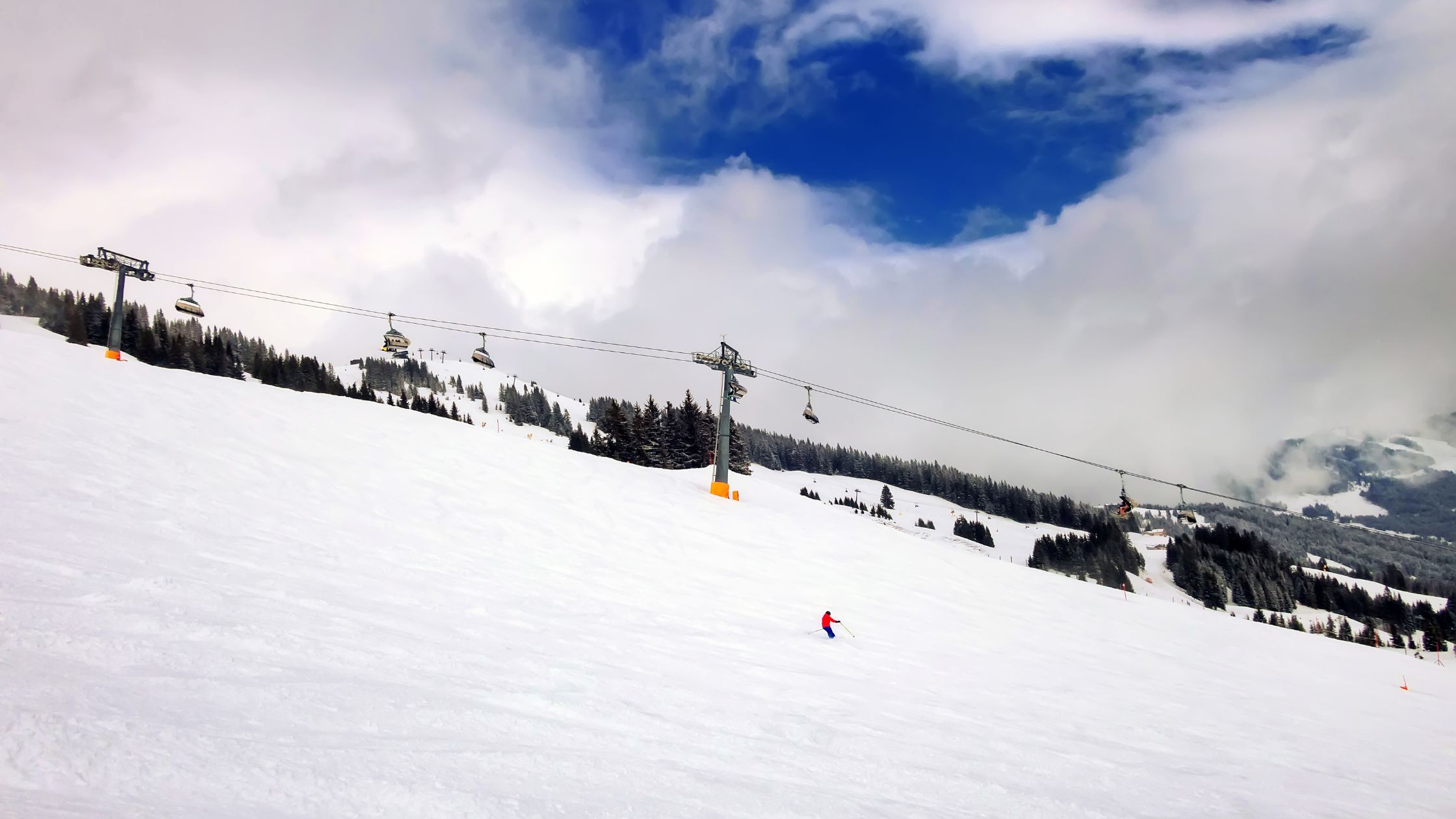 Discover the best activities, tips, and sights in Saalbach for an unforgettable Alpine adventure. Dive into our guide and start planning your trip today!